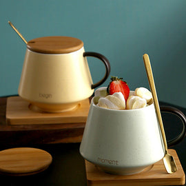 Personlighetsfärgad mugg med lock och sked