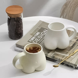 Kreativ keramisk rumpmugg